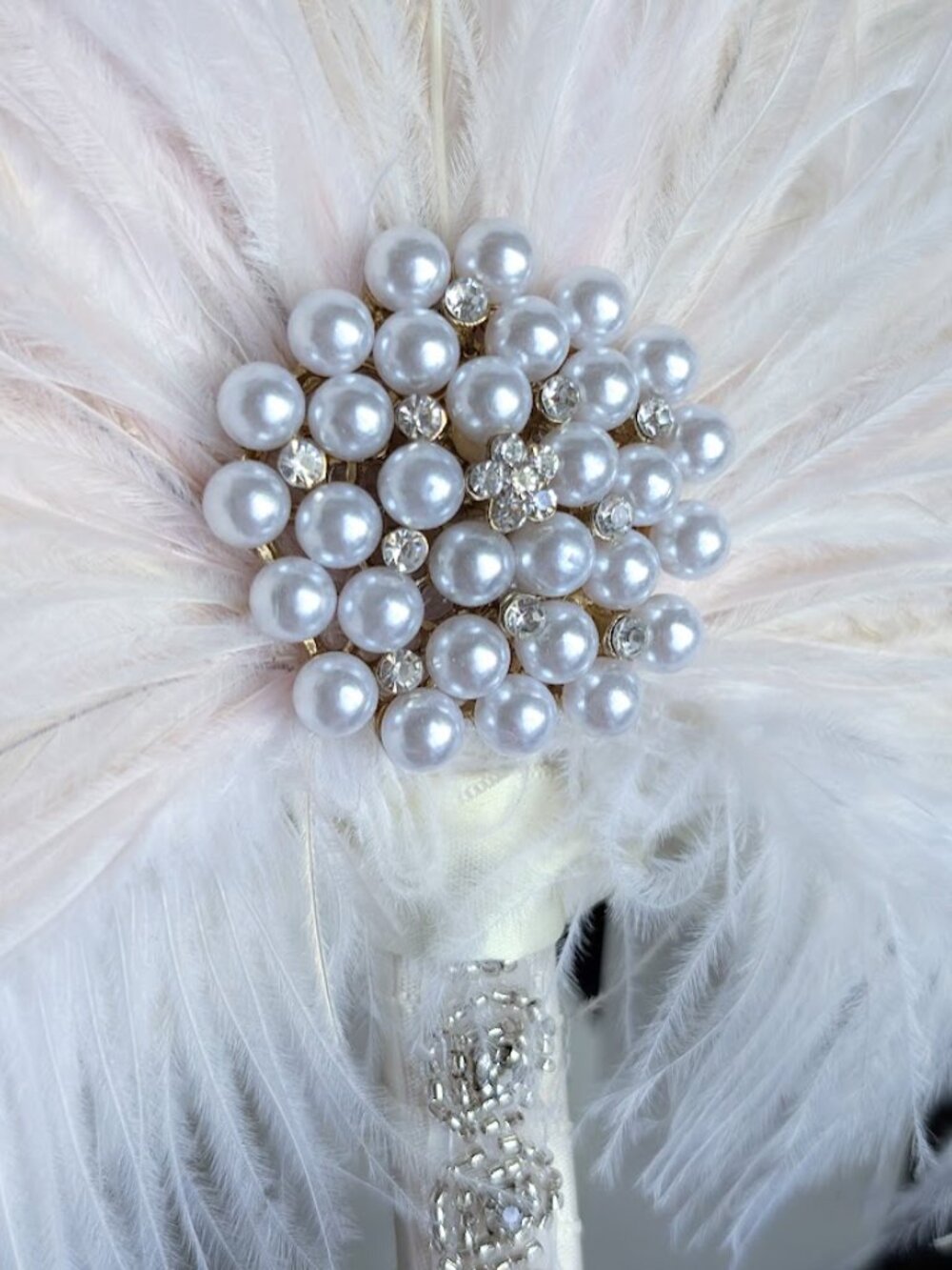 Vintage Style Bridal Feather Bouquet 1920s Ostrich Feather Fan - Picture 3 of 12